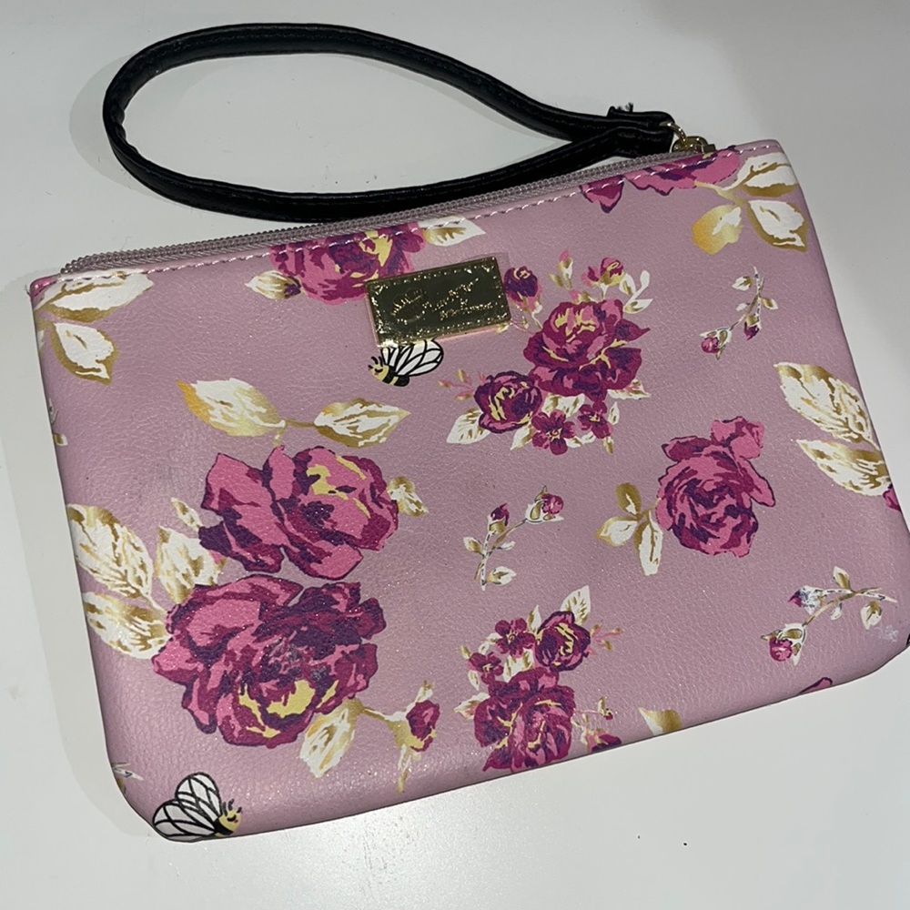 Beaty Johnson pouch